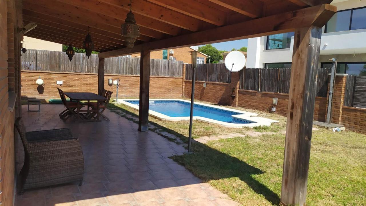 Chalet Moderno Con Piscina En Calafell别墅 外观 照片